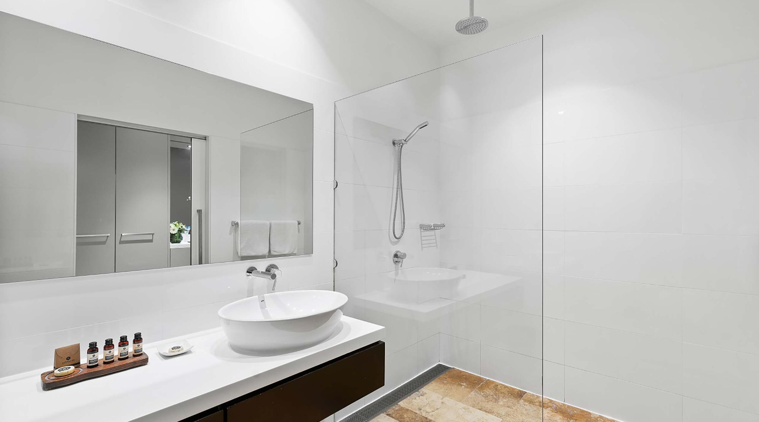 Highlands King Bathroom shower
